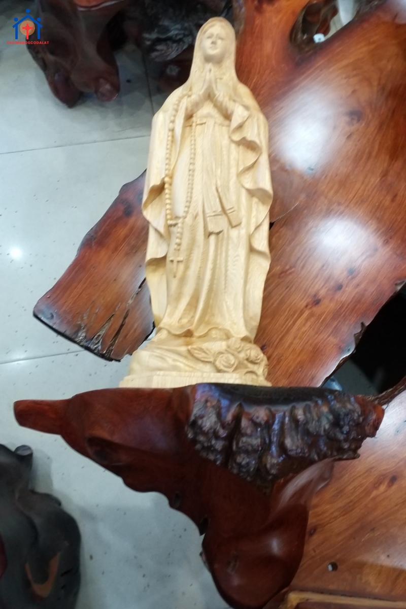 Bàn thờ mẫu 6