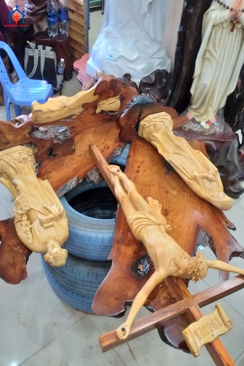 Bàn thờ mẫu 6