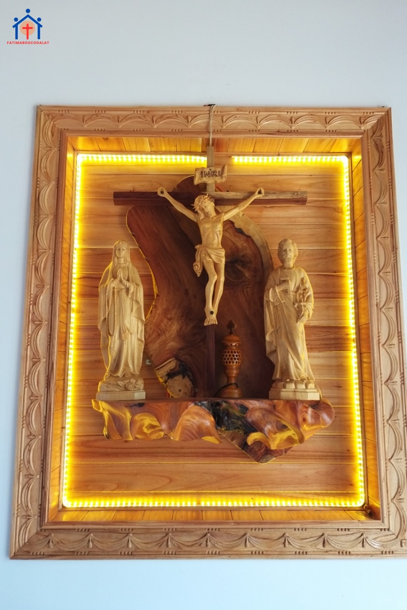 Bàn thờ mẫu 2